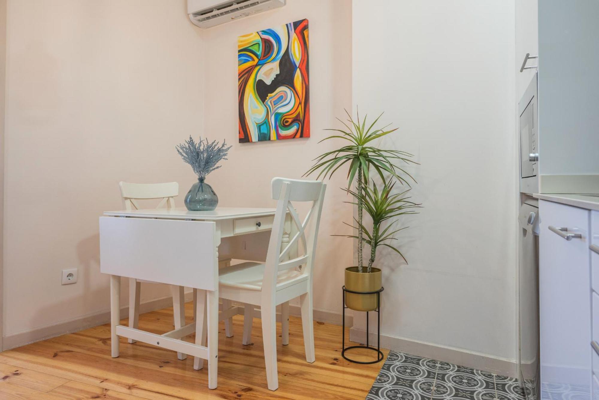 Apartament Lovely Charm House Downtown Near Metro With Ac